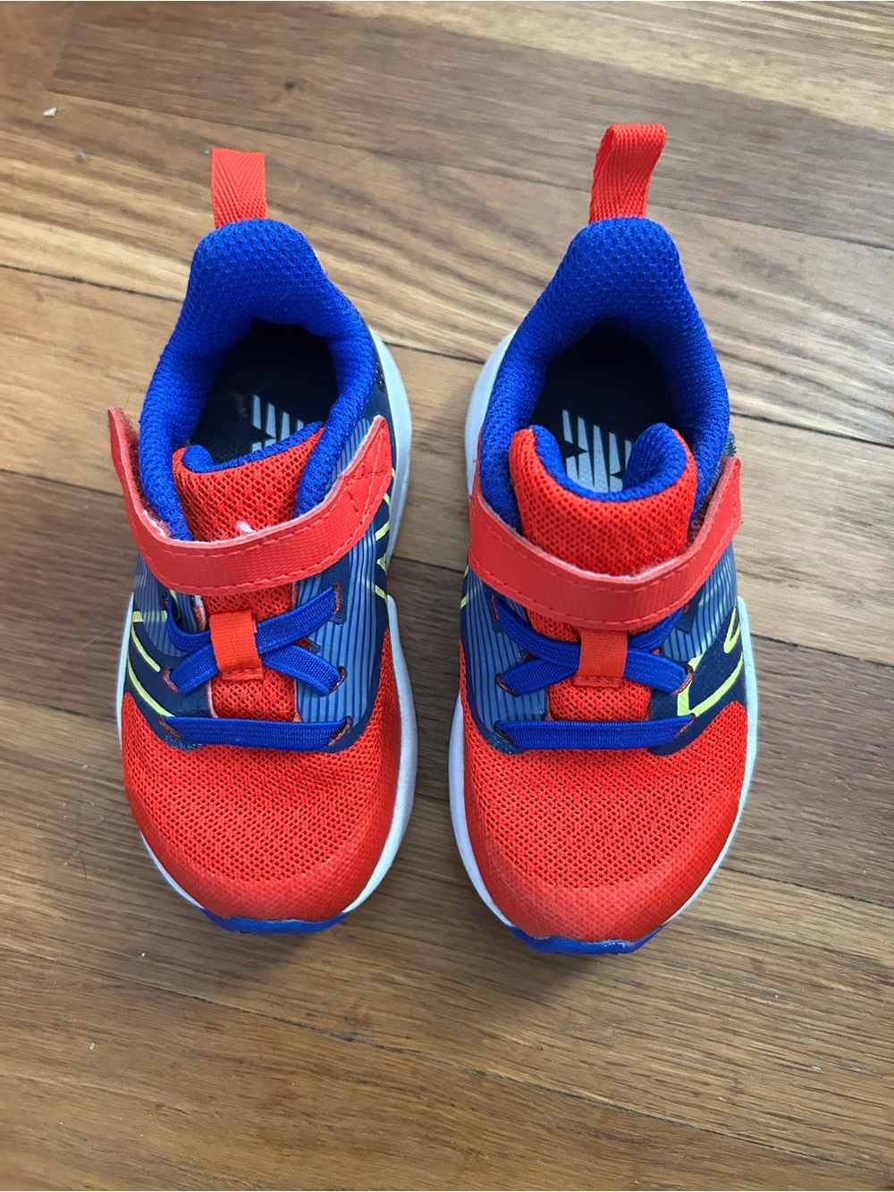 New Balance Rave Run v2 blue & red
